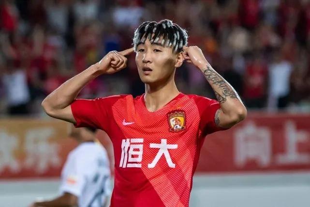 恒大足球跟国足什么关系,恒大足球和国足哪个厉害