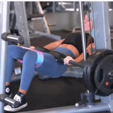 如何拯救凹陷下垂的臀部,如何让两侧凹陷的臀部变饱满