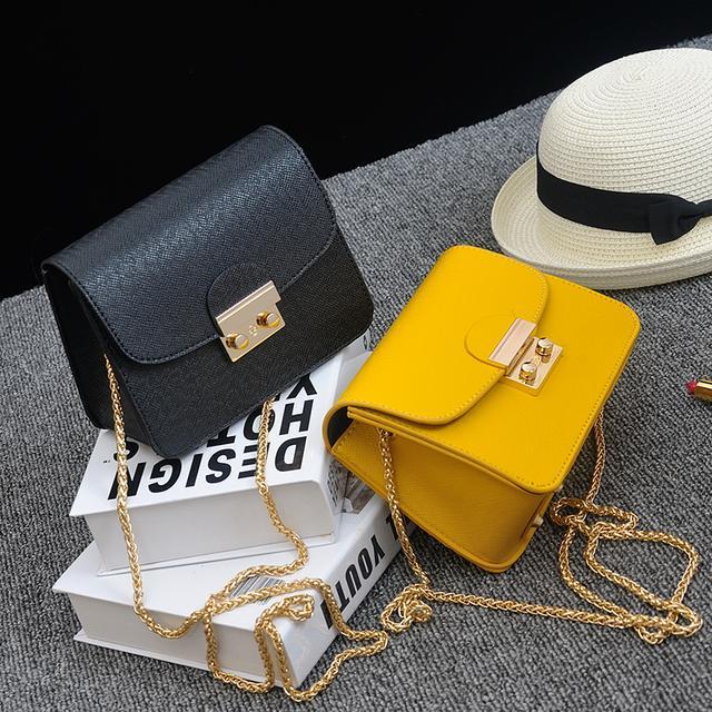 戚薇背的复古包,戚薇同款斜挎兔子包