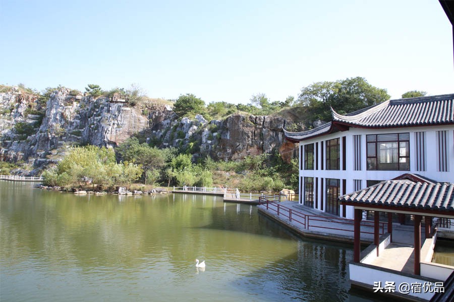 去旅游应该提前订酒店吗,出门旅游在网上订酒店要注意什么