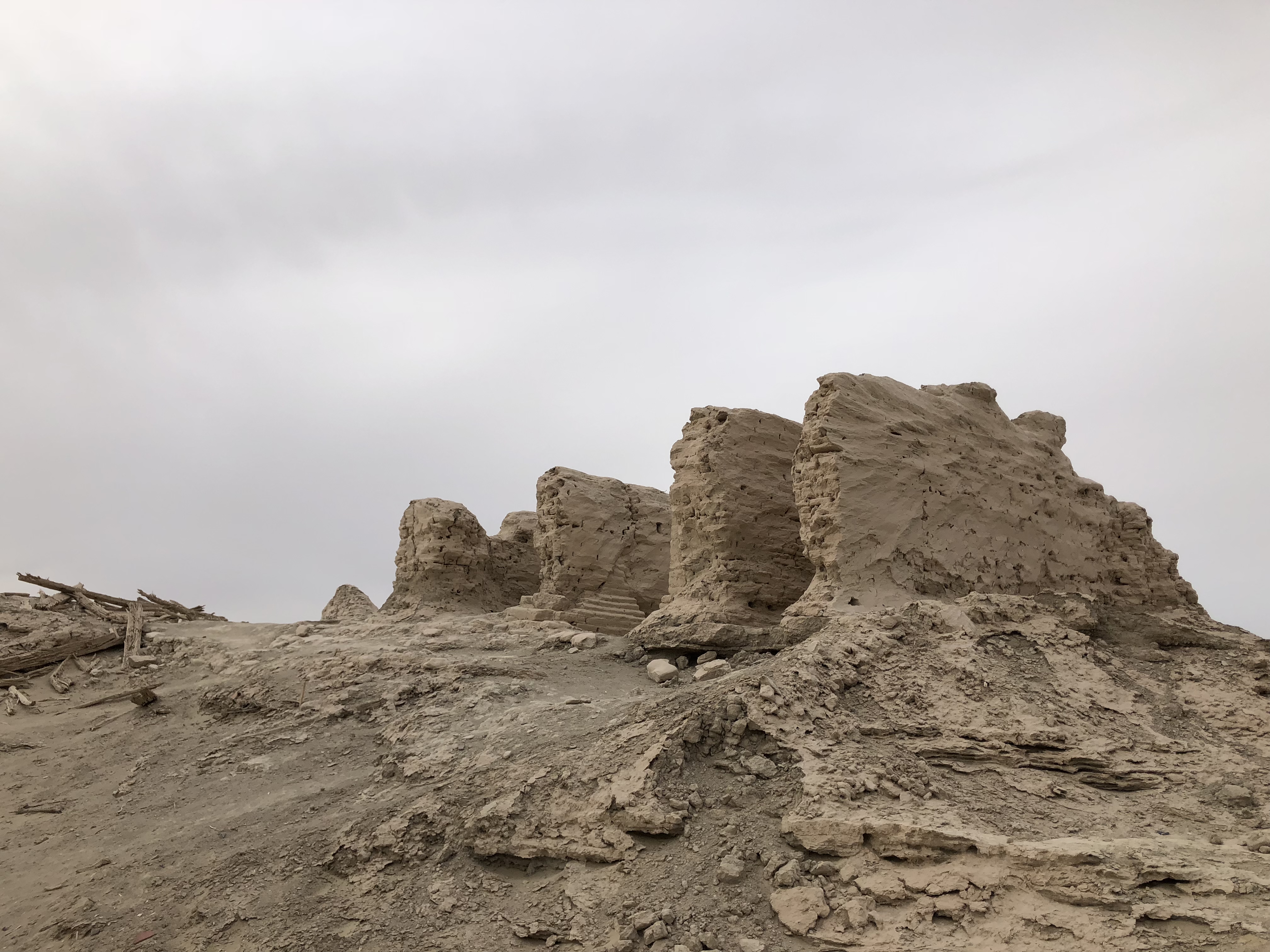 为什么罗布泊的水一夜之间干涸了,楼兰古城消失和罗布泊干涸的原因