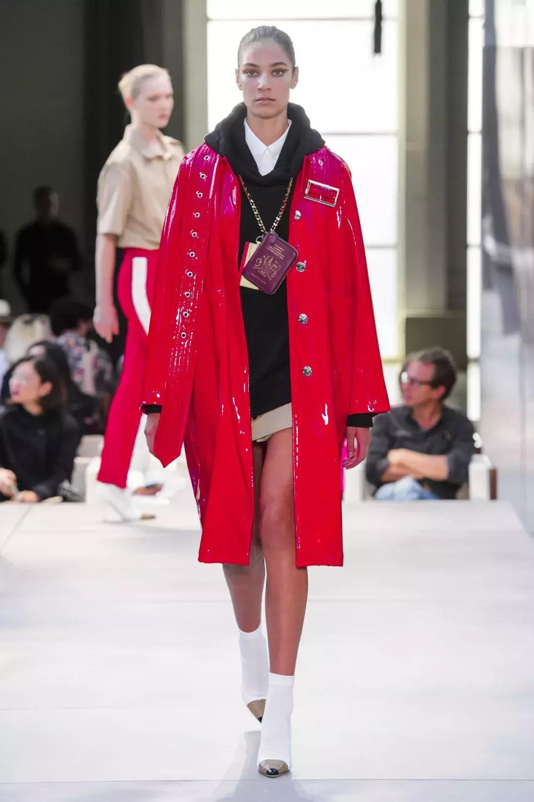 今年爆款皮毛一体女装,高档红色皮毛一体女装新款