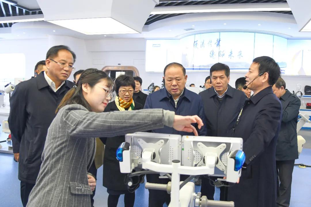 河南省市场监管局*党**组书记、局长马林青在郑州开封调研生物医药产业