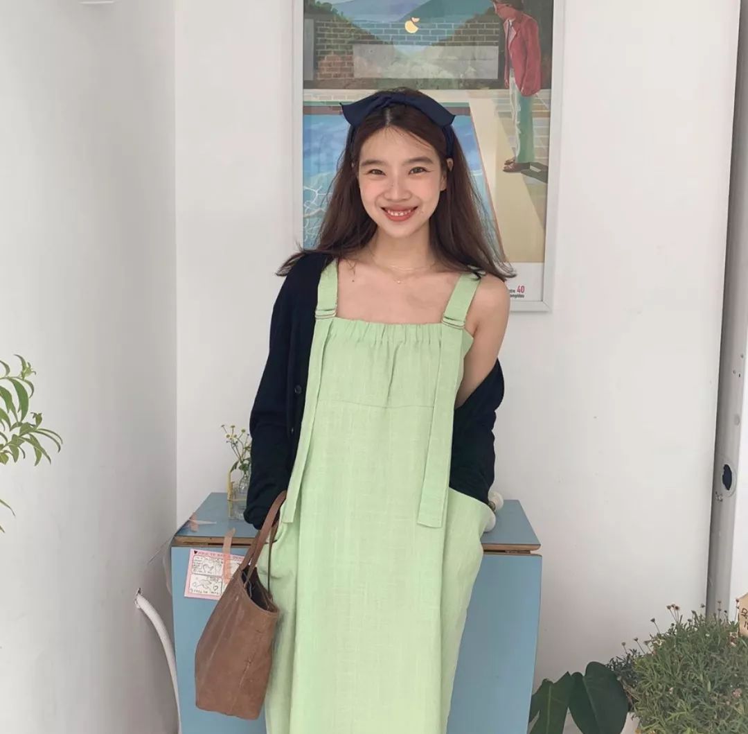 杨紫穿黑色连帽卫衣搭配,杨紫同款kk衣服