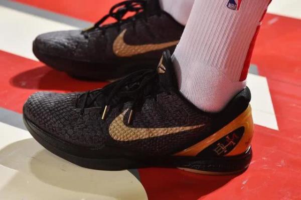 NBA黑人月配色球鞋