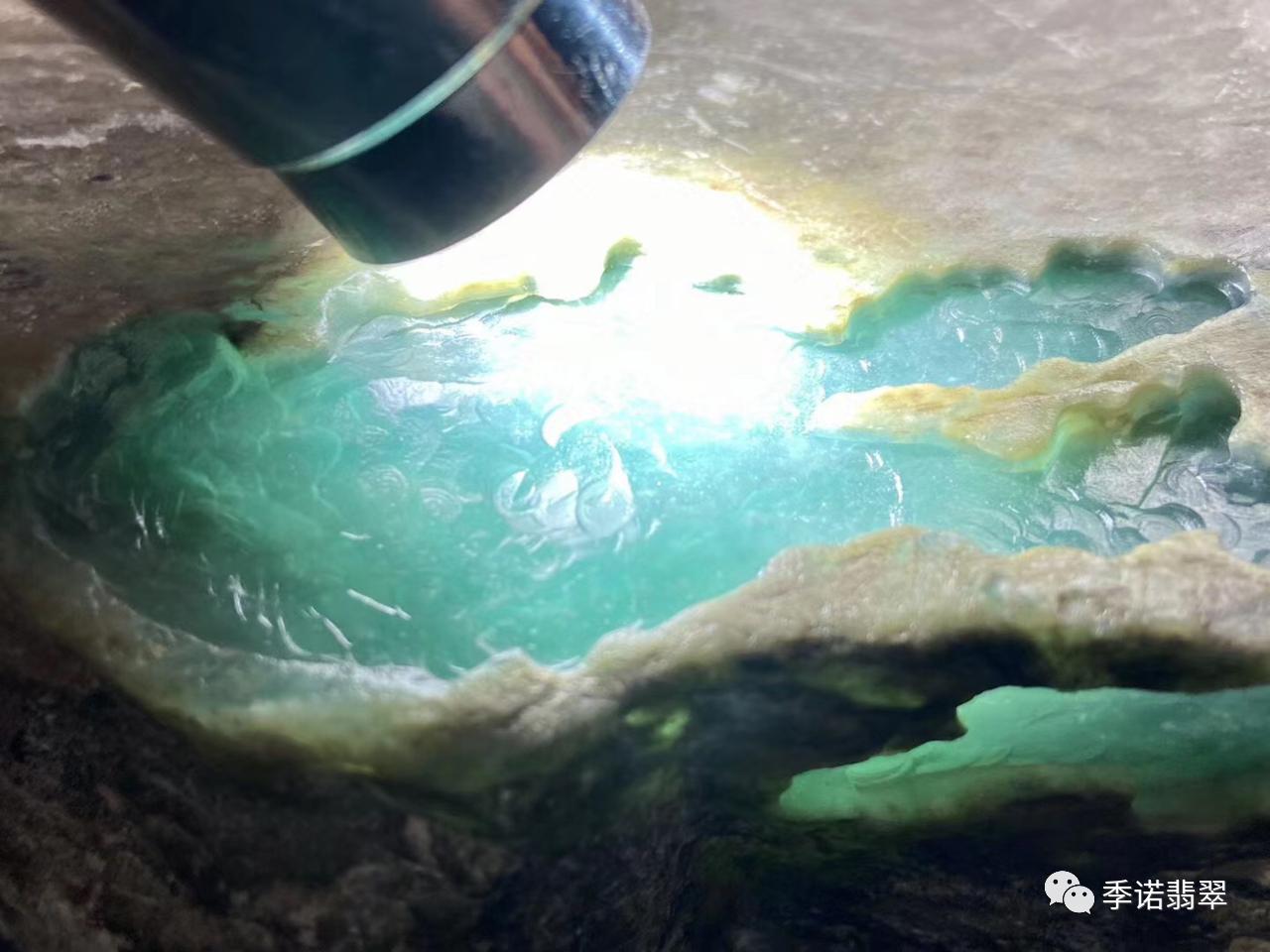 翡翠高冰小料值得买吗,高冰翡翠原石小料价格