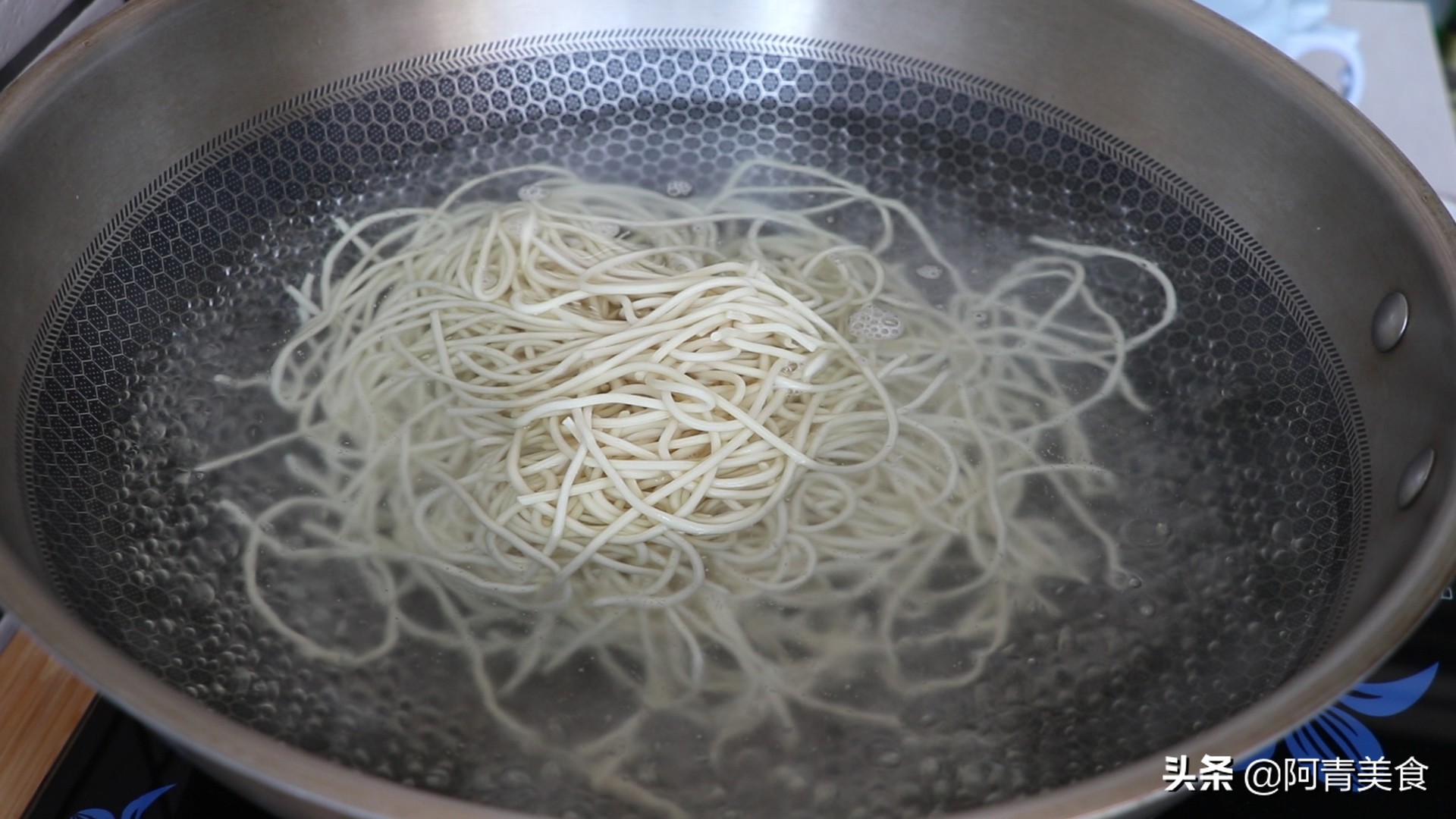 热干面在家自己调料,正宗热干面做法与配菜