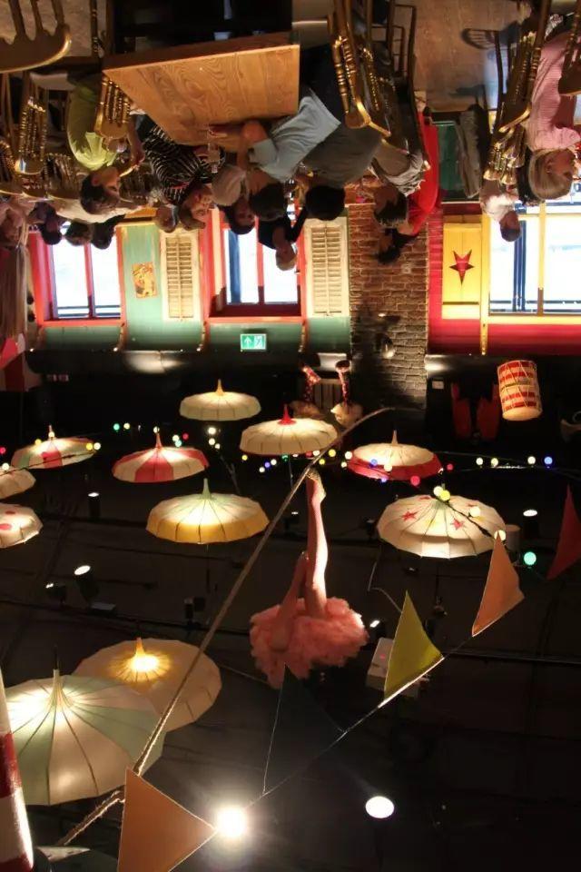 深夜除了晒烤串，还能晒太阳