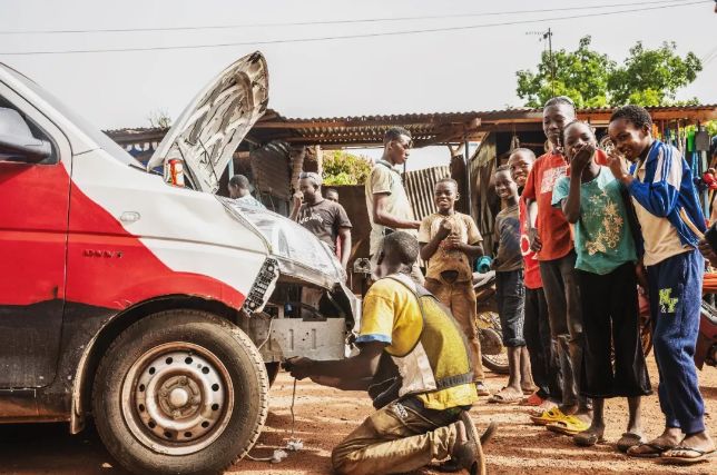 95后开着五菱环游世界,95后开面包车环游世界