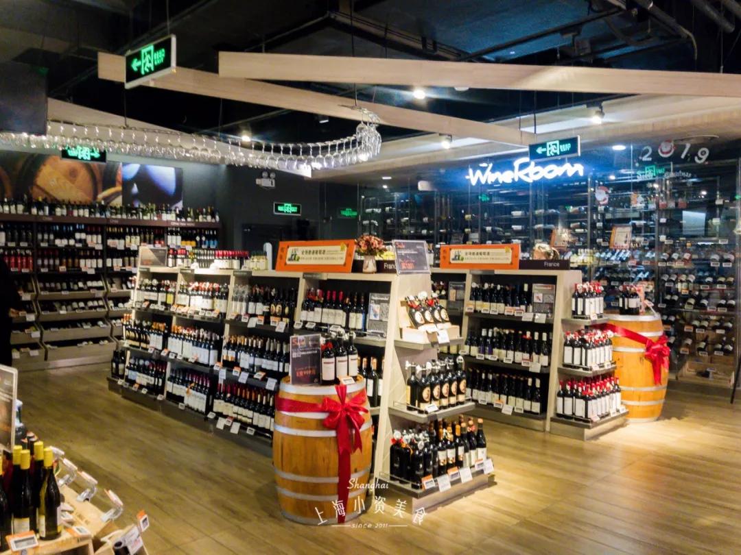 过年去超市囤货,过年没来得及买年货