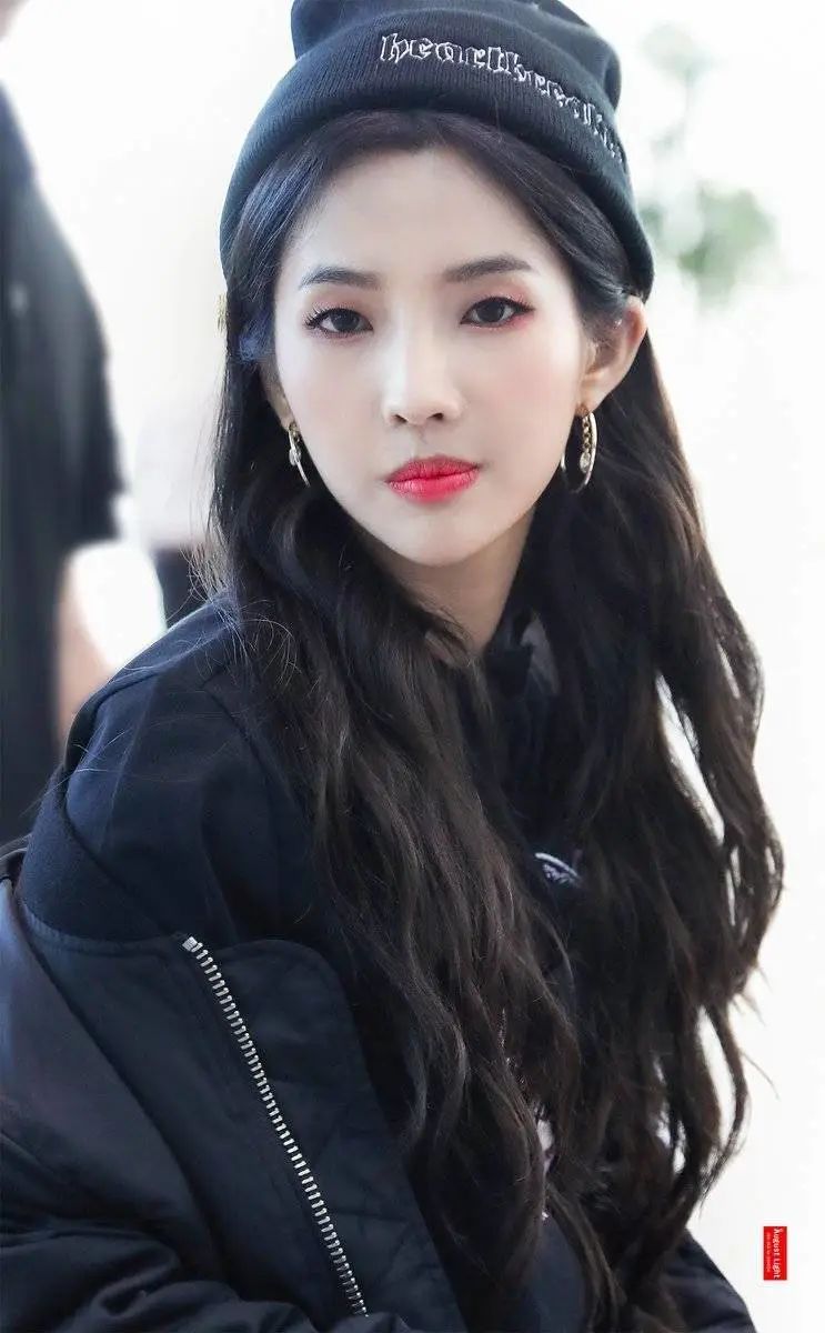 嘴凸的女生其实也很好看,凸嘴女生怎么微笑好看