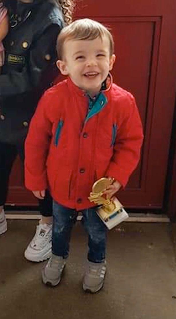 两孩子被烧伤,两小孩被烧伤