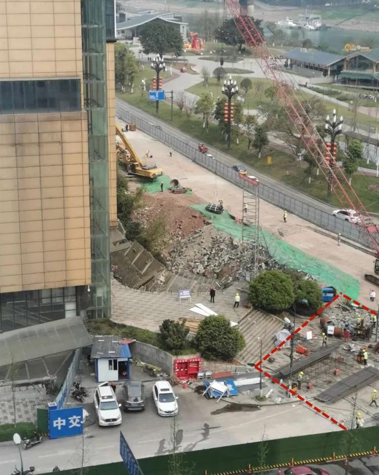 多次流拍的宜宾银龙广场有动作了？起重机和挖掘机都已用上