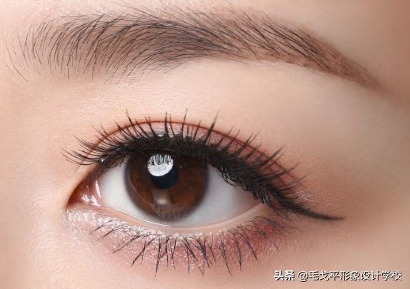 眼线一画就糊怎么解决,眼线一秒学会