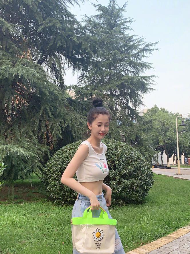 怎么穿才能时髦又好看,别盲目跟着潮流走