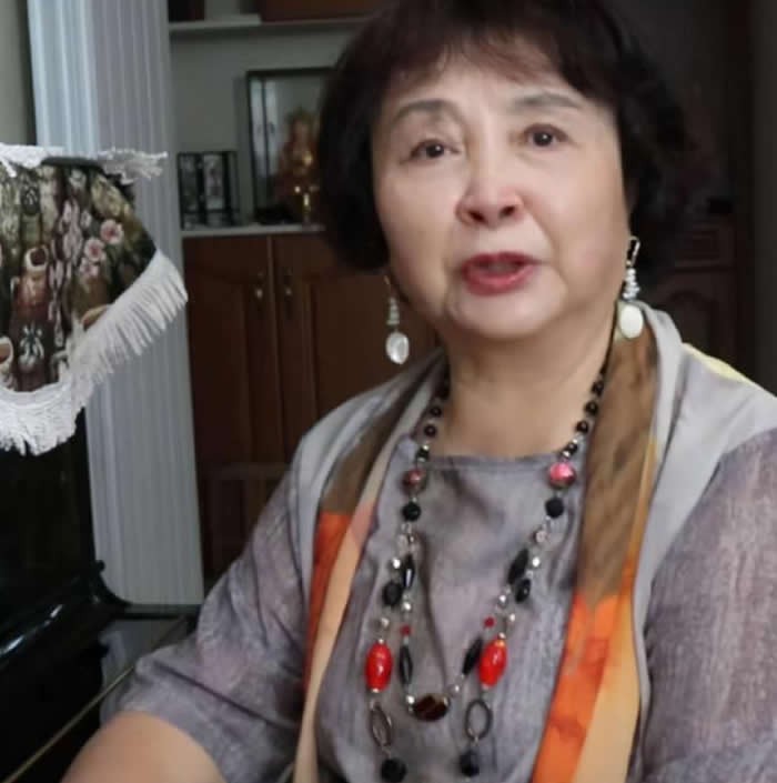 60岁盛海琳高龄产妇生下双胞胎,60岁生双胞胎的盛海琳丈夫离世