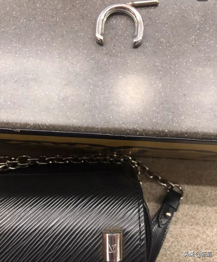 香奈儿包正品有瑕疵吗,香奈儿的包为什么比gucci贵那么多
