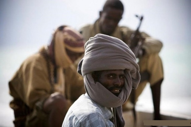 索马里海盗劫持乌克兰军火船,索马里海盗打劫乌克兰军火船