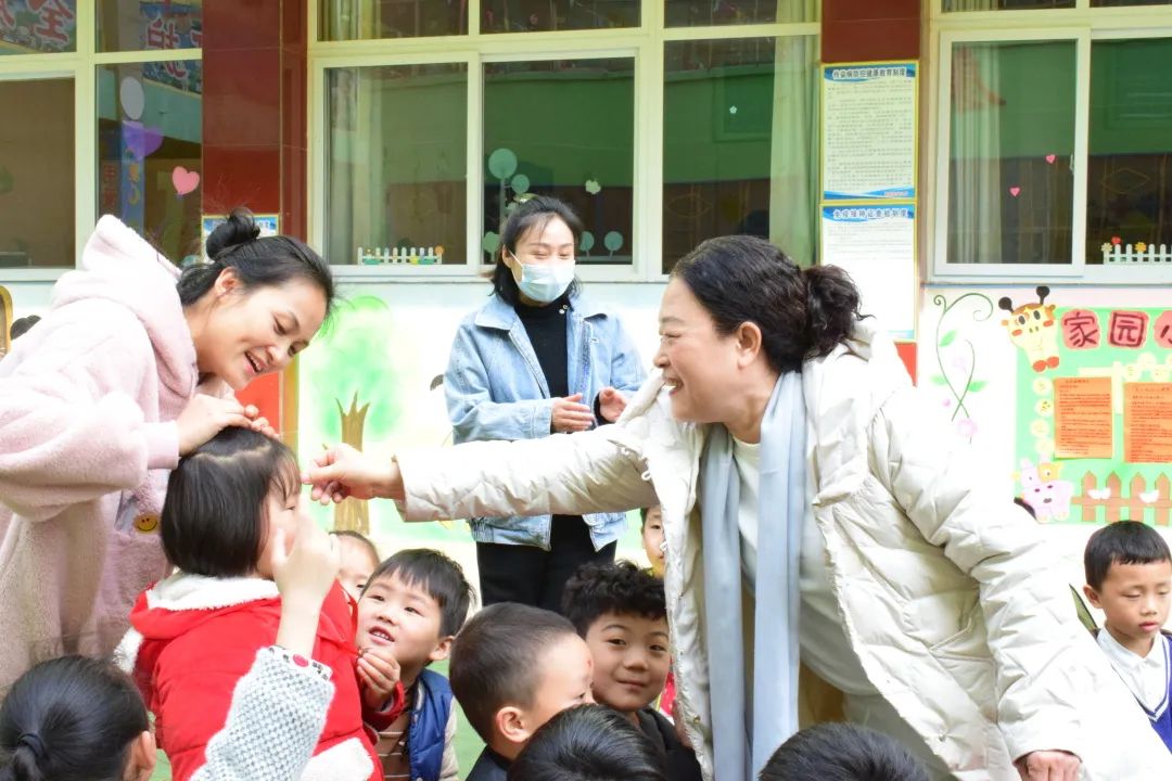 长葛体育馆学雷锋,幼儿园学习雷锋启动仪式