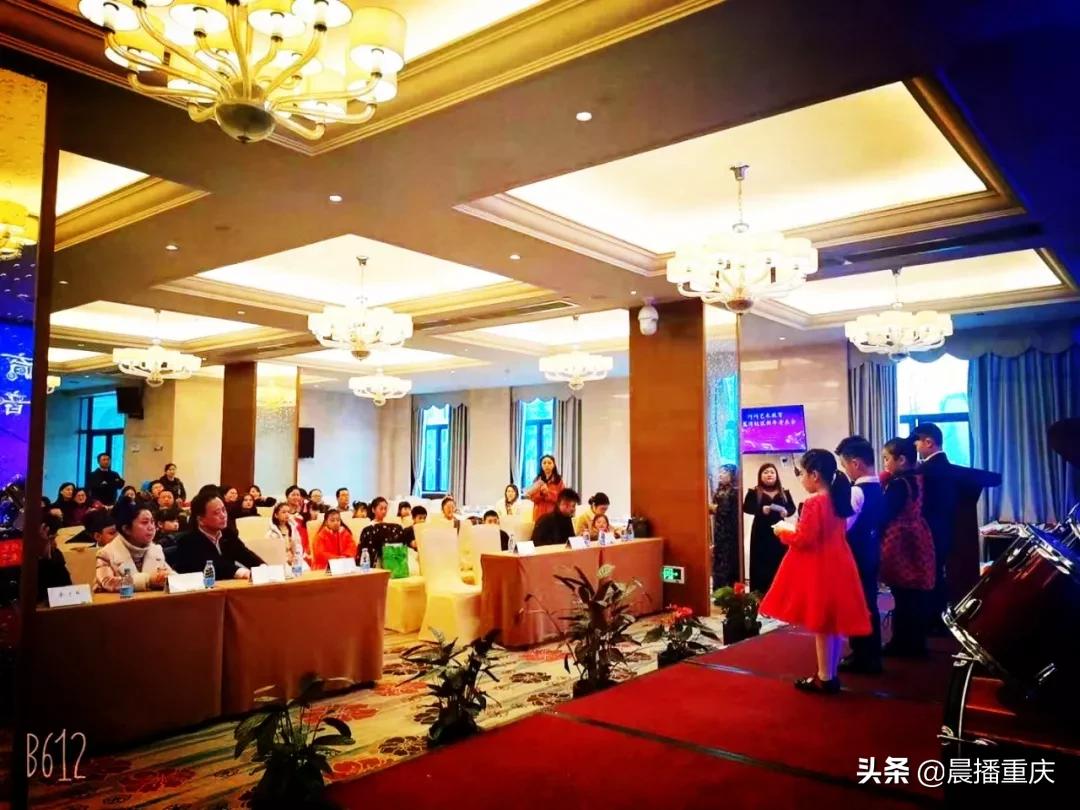 閲嶅簡宸у阀鑹烘湳鍩硅涓績,閲嶅簡宸у阀鑹烘湳鏁欒偛