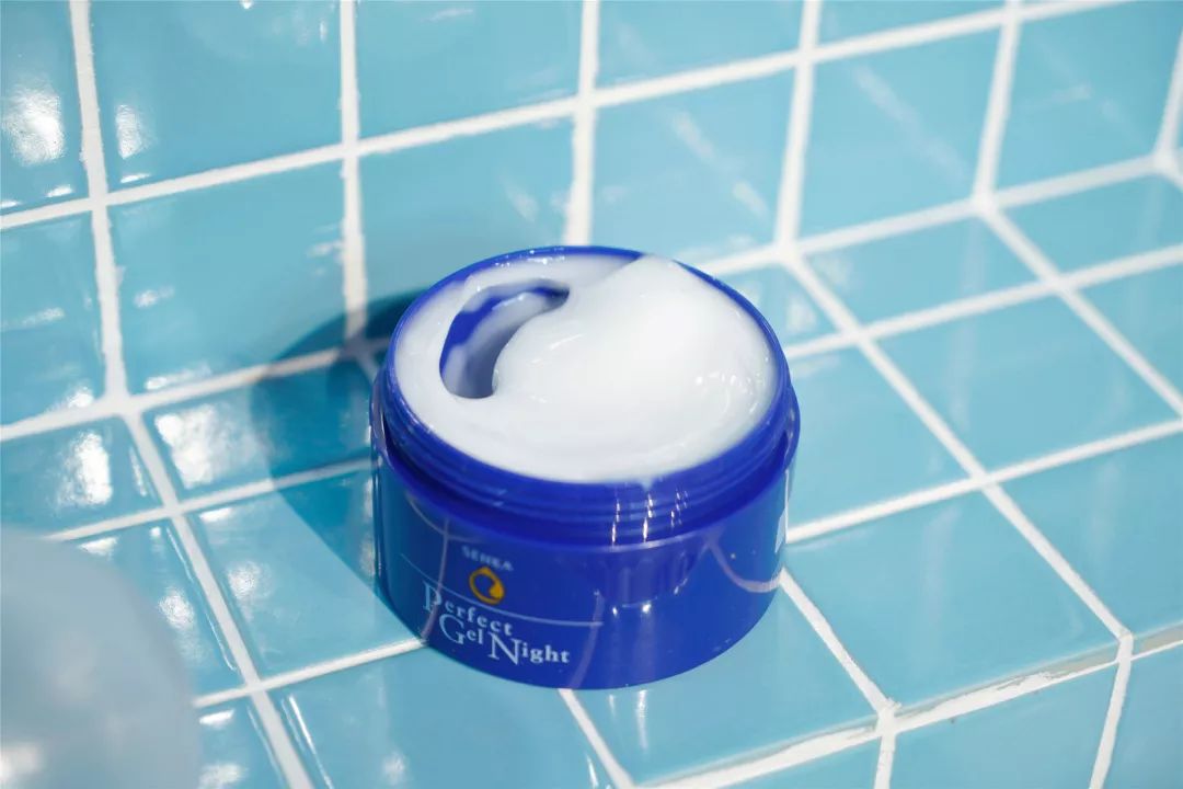 资生堂洗颜专科珊珂泡沫洗面奶,洗颜专科和珊珂的区别有什么