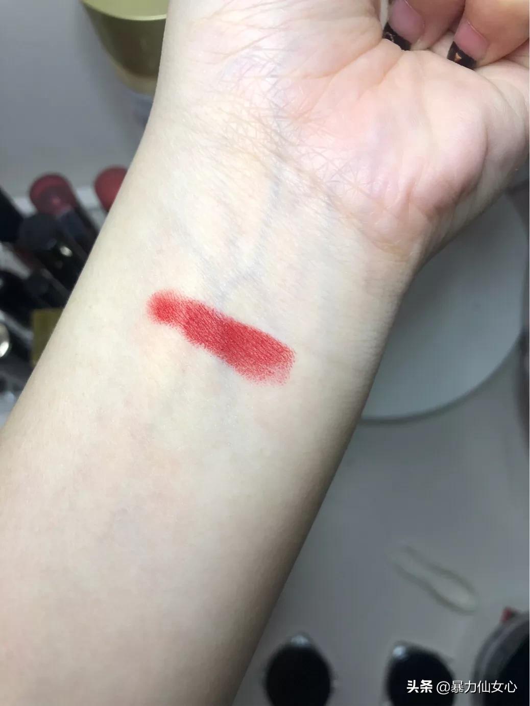 女王权杖三色口红不掉色不沾杯 (女王的权杖口红最热的色号)