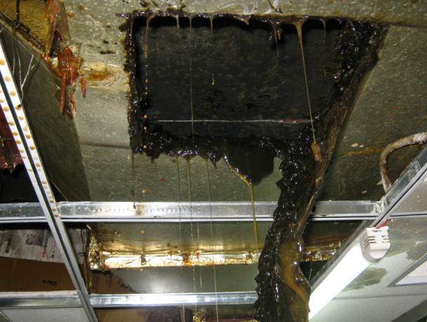 油烟机特别脏用什么方法处理最好,如何清理老式油烟机排气软管污垢