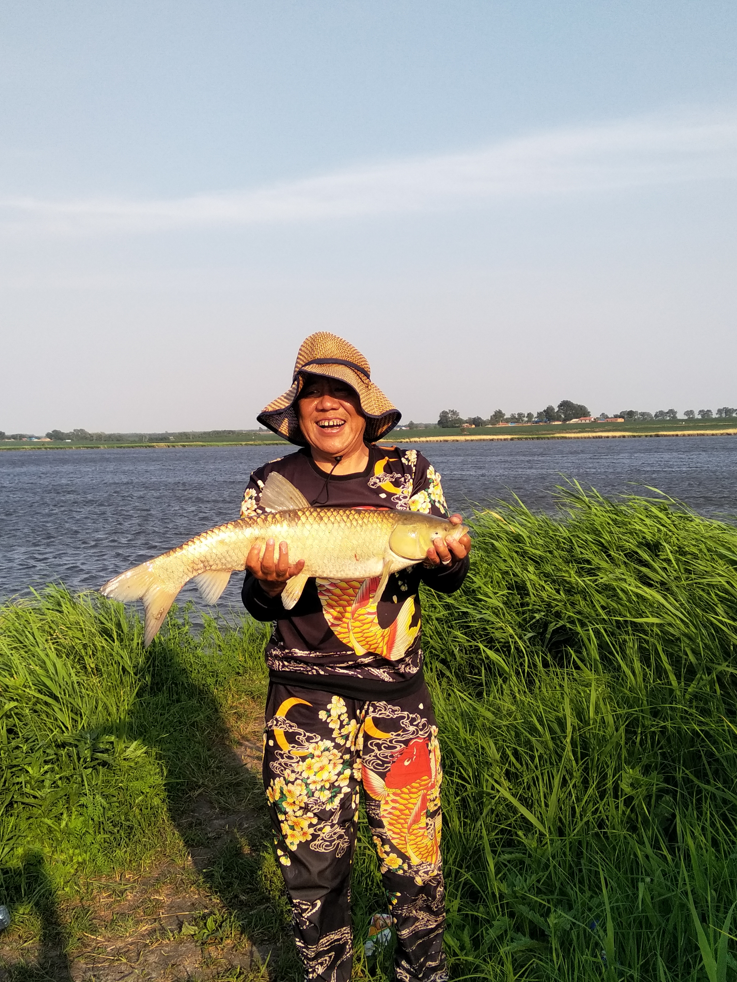 清明节期间可以用芦苇叶钓草鱼,用芦苇叶钓草鱼只咬叶子不咬钩