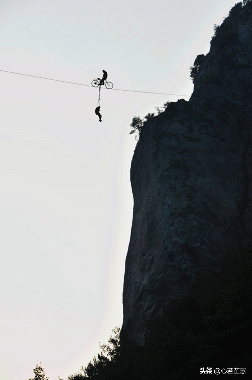 一座山可以用什么词来形容,形容一座山的风景词语