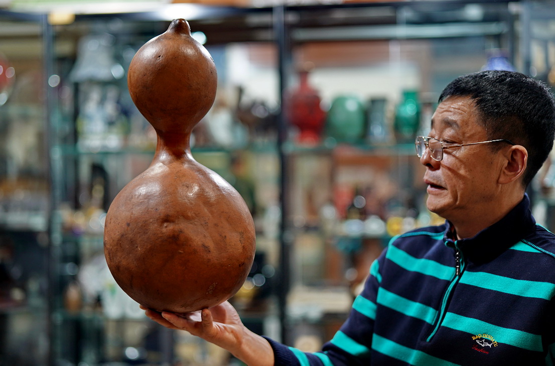 老式铜葫芦烟袋,古玩市场的铜胎掐丝珐琅花瓶