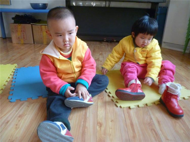 孩子不分正反鞋,小孩分不清左右鞋
