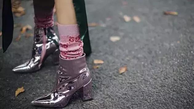 让杨幂热巴都爱不释手的白毛衣,迪丽热巴杨幂同款单品