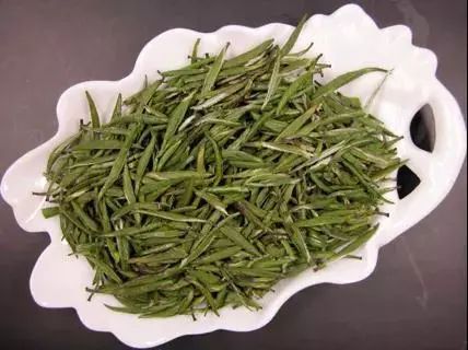 日铸雪芽茶不但形似鹰爪，更是拥有兰花芳香，味甘而滋