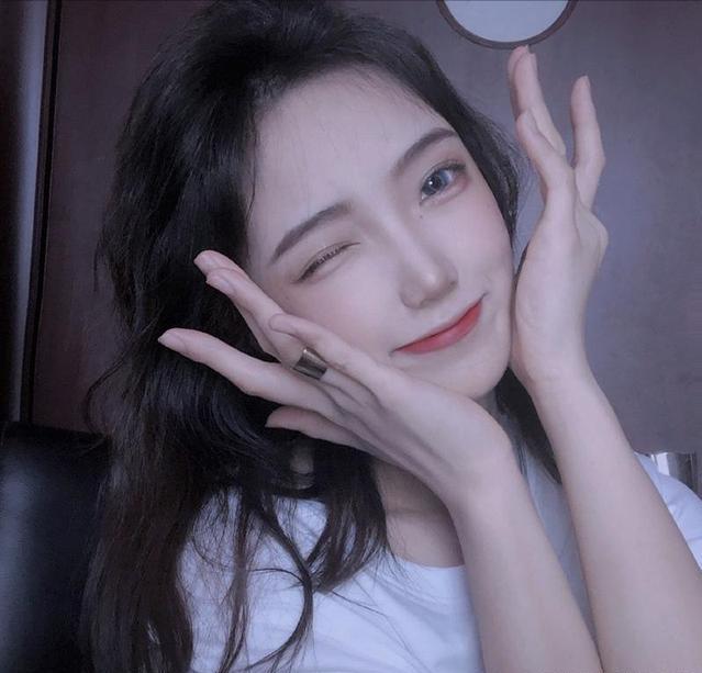 为什么夏天毛孔粗大的问题很明显,夏天出油导致脸颊毛孔粗大怎么办