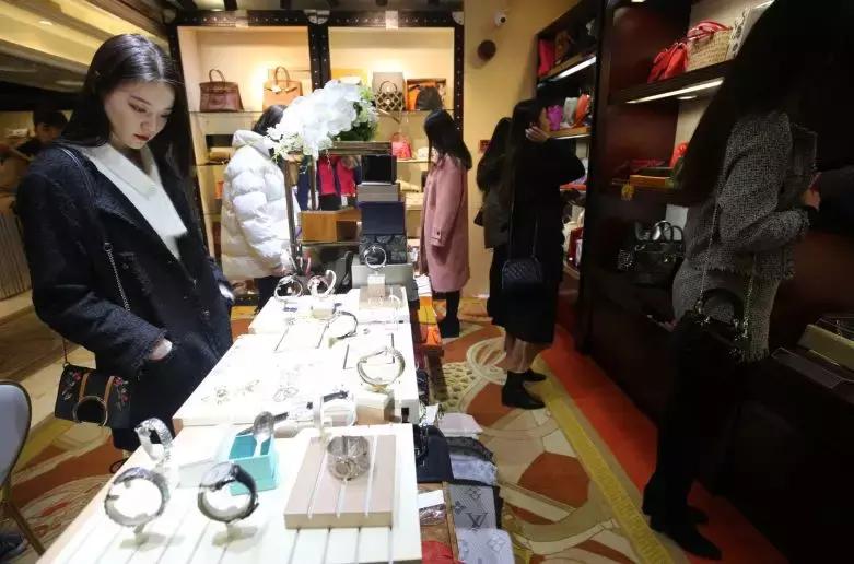 lv路易威登贵和购物中心店,lv路易威登在国内哪个地方最多