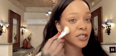 rihanna只靠副业微商赚6个亿,rihanna副业赚多少钱