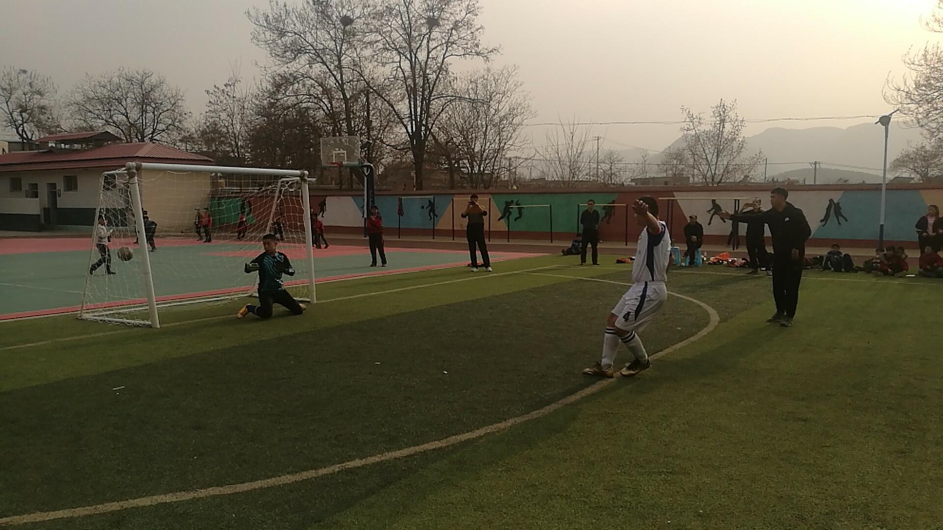 绿茵点亮梦想的图片,绿茵点亮梦想足球