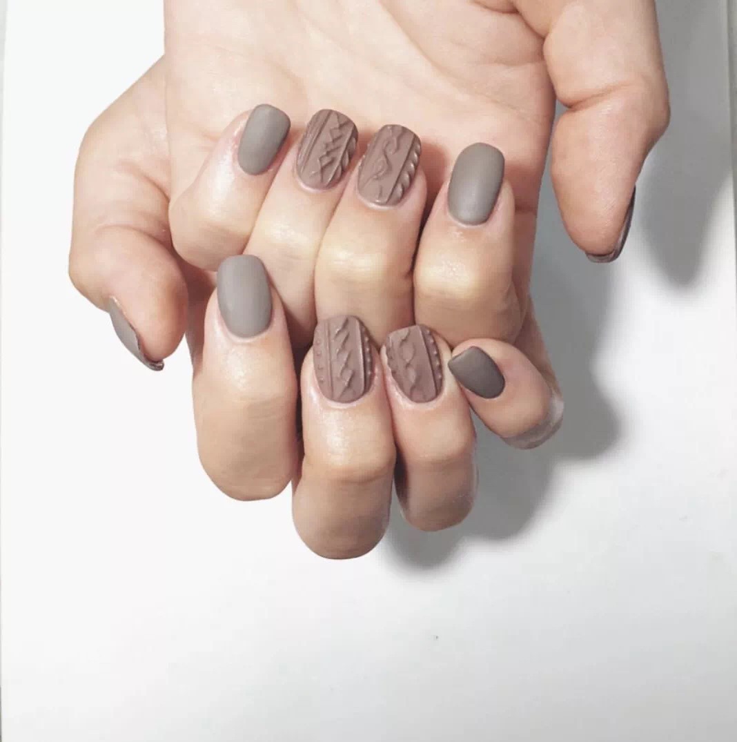 可爱又时髦的毛衣美甲教程，是时候给你的指尖换上“冬装”啦！