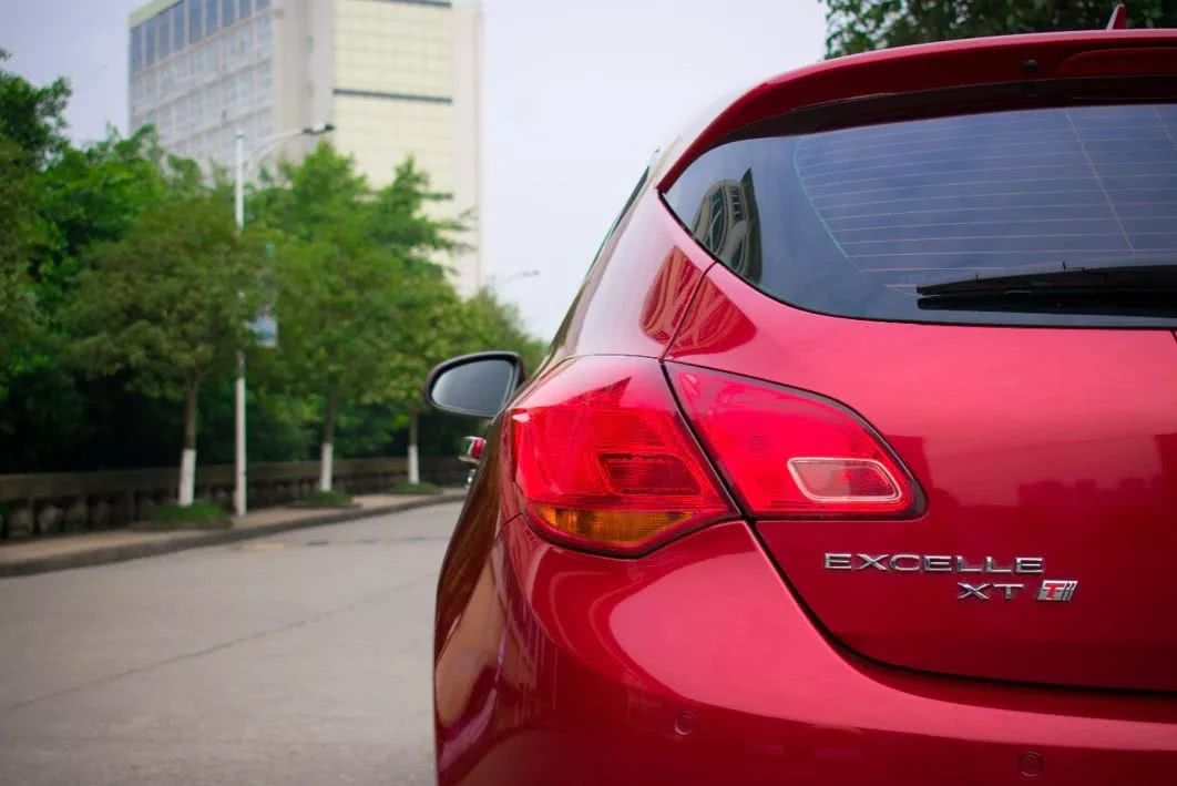 别克英朗xt1.6t高清图片,帅气的呆头鹅