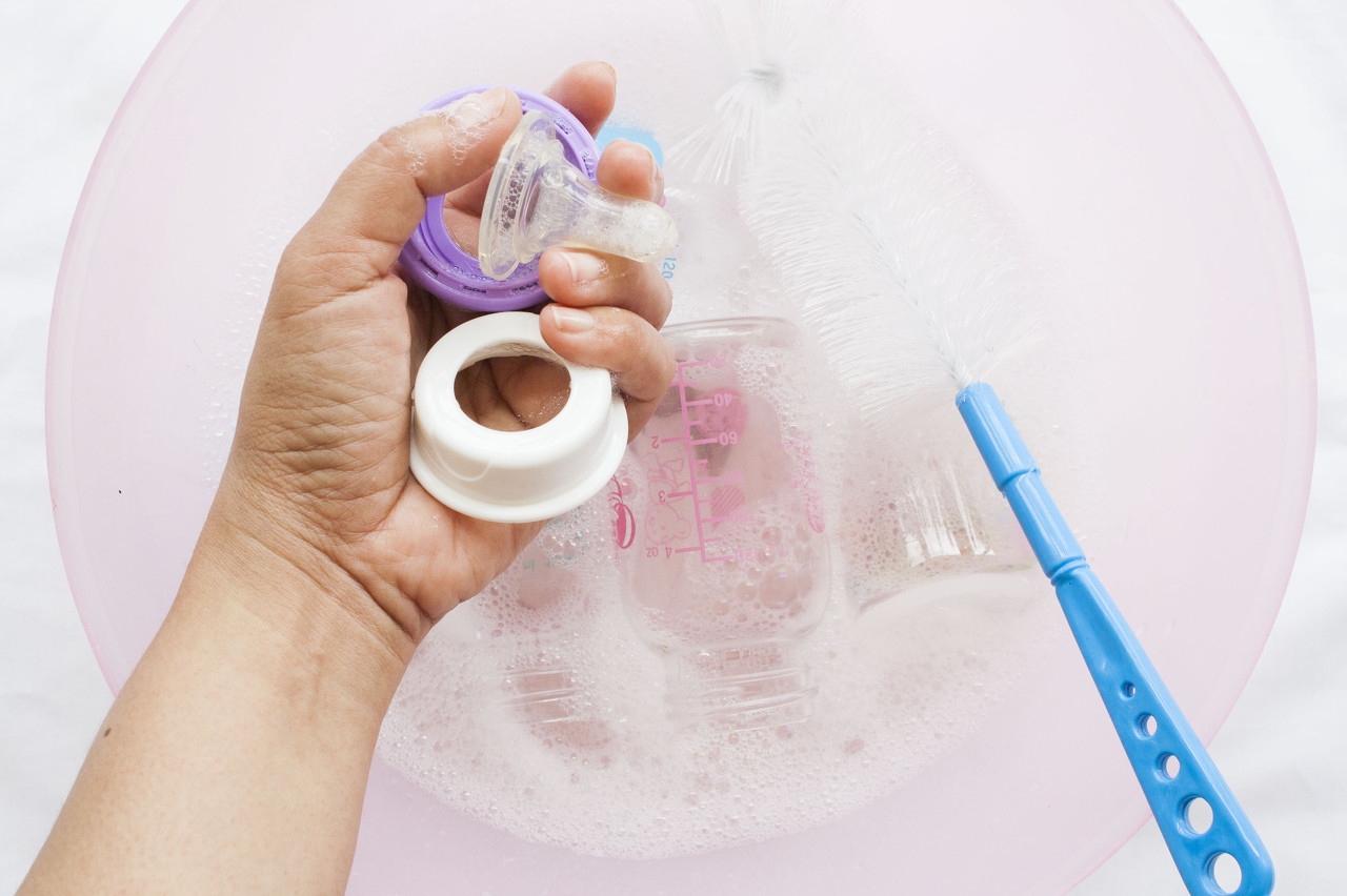 育儿专家崔玉涛谈婴儿奶瓶消毒,婴儿的奶瓶每次都要用清洁剂洗吗