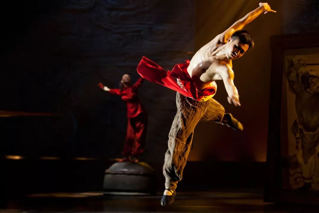 《丰乳肥臀》：鲁璇儿水性杨花，女儿们自由恋爱，结局却殊途同归