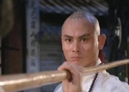 洪金宝67岁身体硬朗,洪金宝坐轮椅苍老消瘦