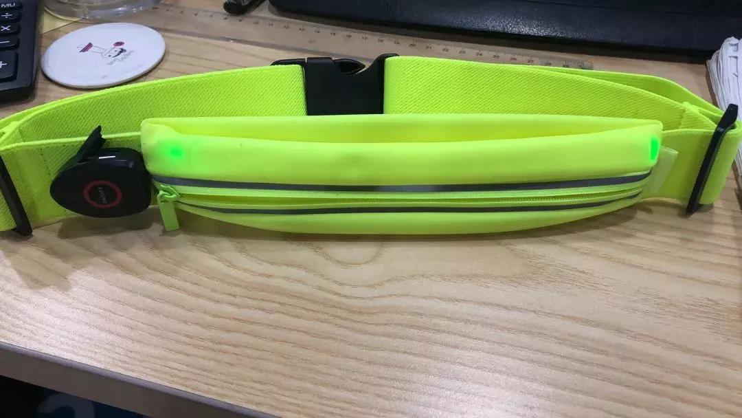 放手机的收纳腰包,可以挂在皮带上的腰包大全