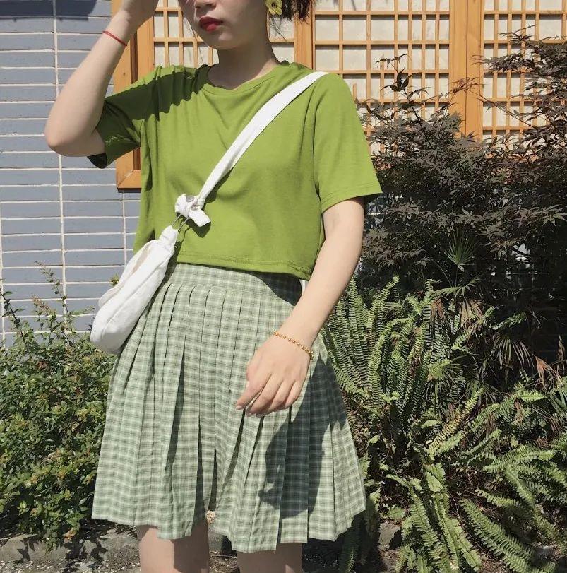 买百搭的衣服不撞款的t恤,春夏最值得穿的t恤