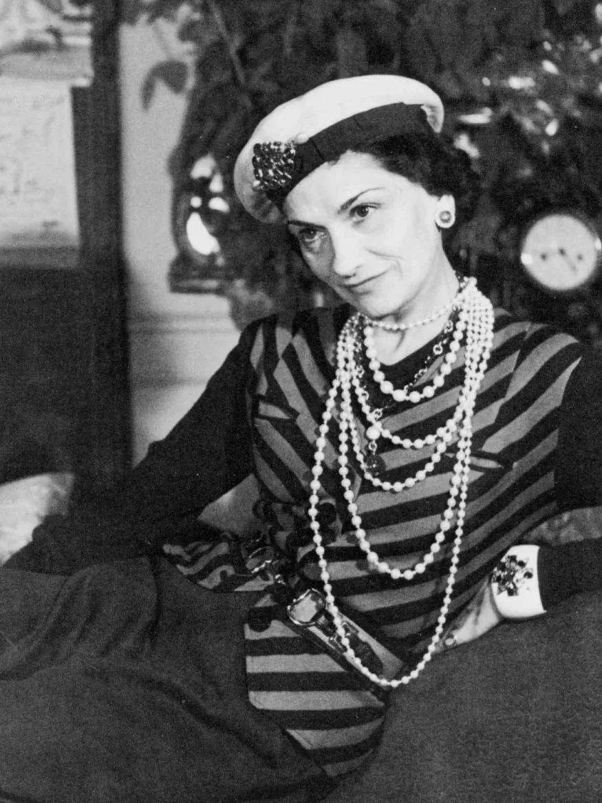 除了优雅贵气,珍珠还能休闲、叛逆、又嘻哈?