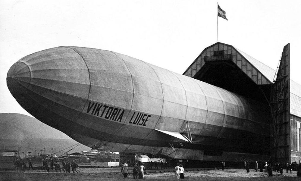 4个巨型航母发动机,空中航母百臂巨人