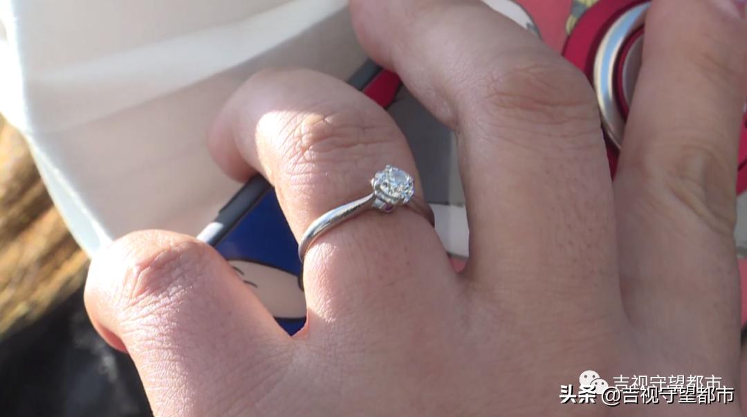 买的钻戒店铺撤柜了怎么办,买钻戒的时候签了5年原价回收