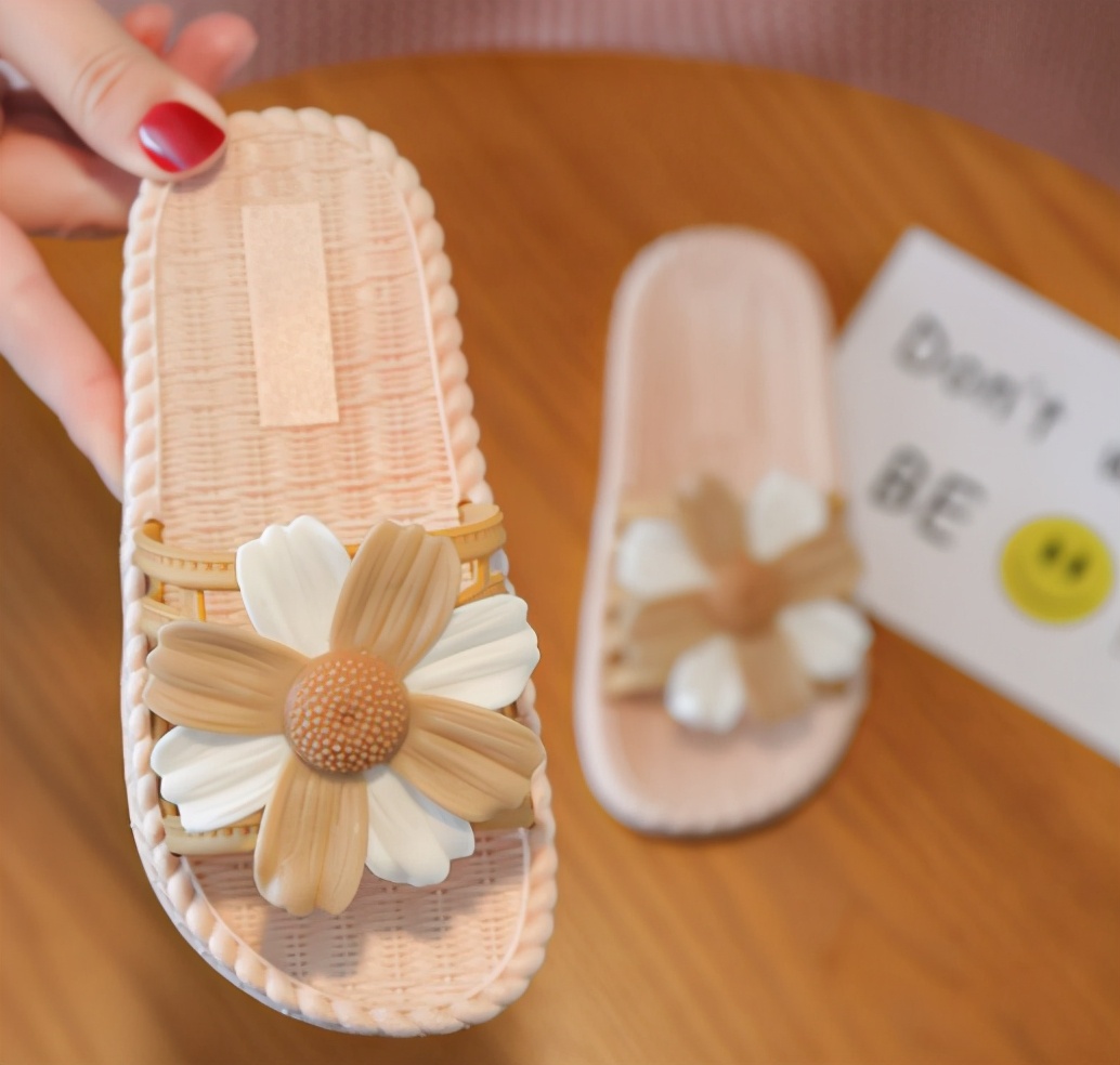 皮凉鞋沾水发臭后怎么解决,新凉鞋很滑怎么办