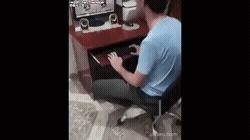 假如有异性朋友舔了一口冰激凌,如果有个女生吃你的冰淇淋怎么办