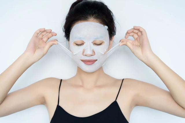 屈臣氏王炸产品,宋祖儿和王炸贴面膜